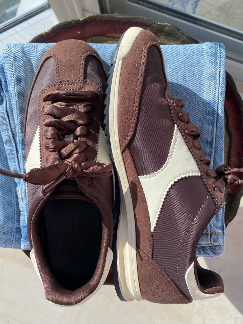 Retro Low Profile Chocolate Brown and Cream Sneakers Size 6
